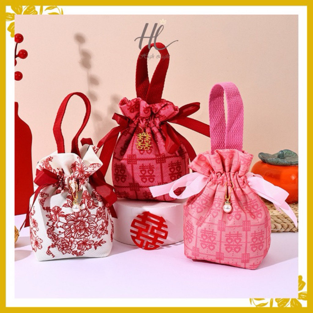 

HIGHLIGHT | Kantong Pouch Serut Shuang Xi Permen Handuk Phang Teh Teapai / Kantong Pouch Serut Shuang Xi Permen Handuk Phang Teh Teapai / Kantong Pouch Souvenir Pernikahan