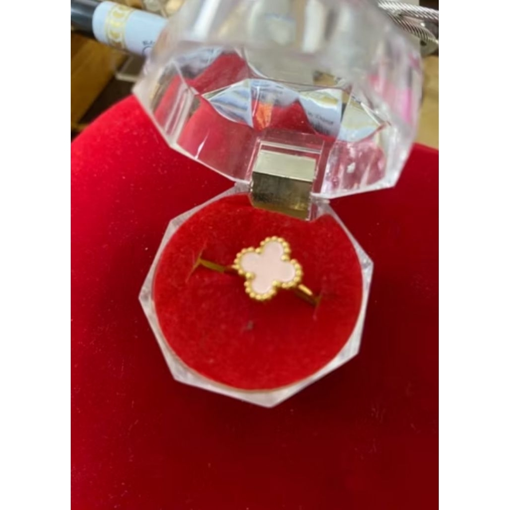 Cincin Bunga Model Clover Emas Wanita