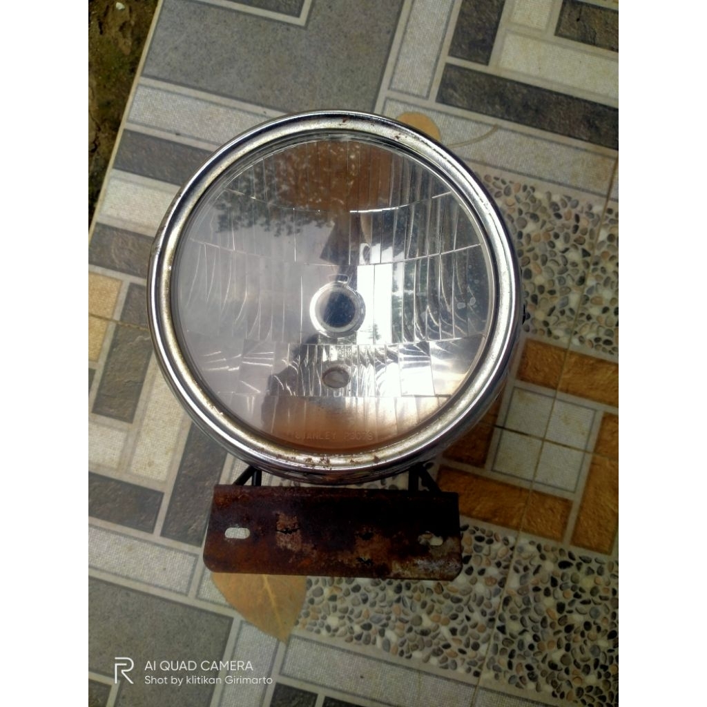 reflektor lampu depan  Megapro Primus original set braket