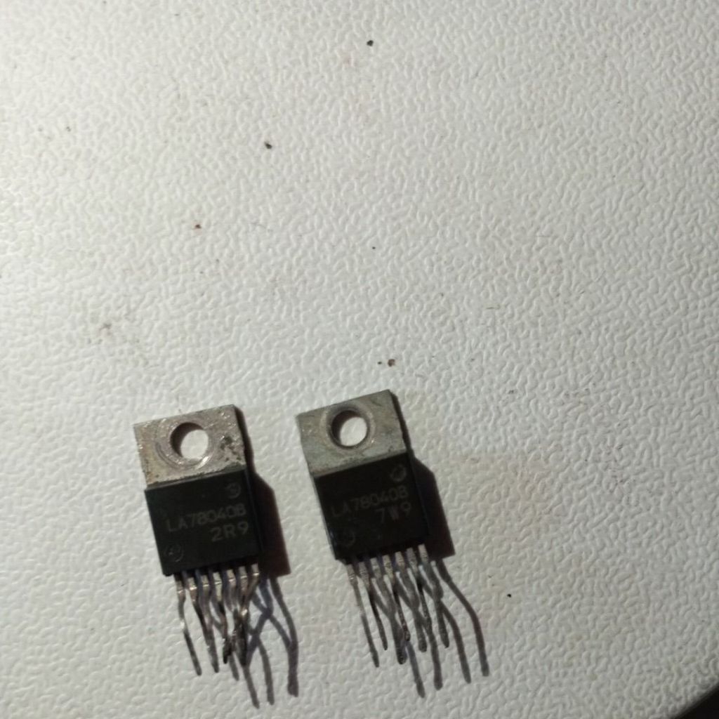 IC VERTIKAL 78040