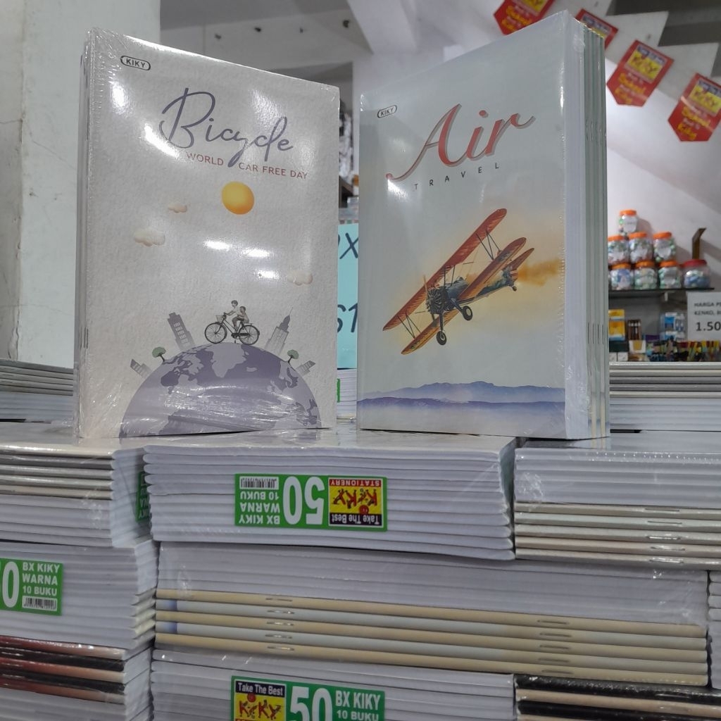 

BUKU TULIS KIKY BOXY ISI 50 LEMBAR 10 BUKU