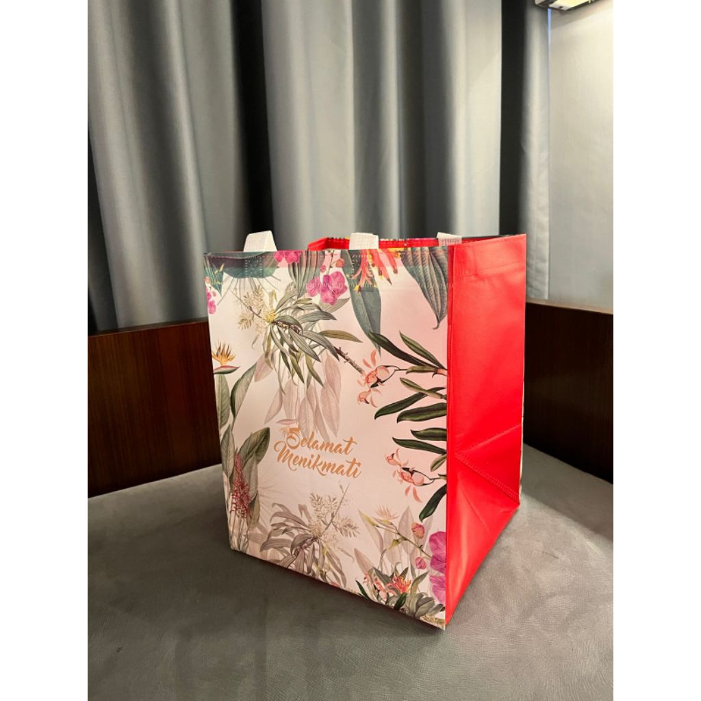 

(1 LUSIN/12 PCS) TAS HAJATAN LAMINASI SELAMAT MENIKMATI 22×22 TINGGI 28 CM / GOODIE BAG / TAS BELANJA / TAS NASI KOTAK