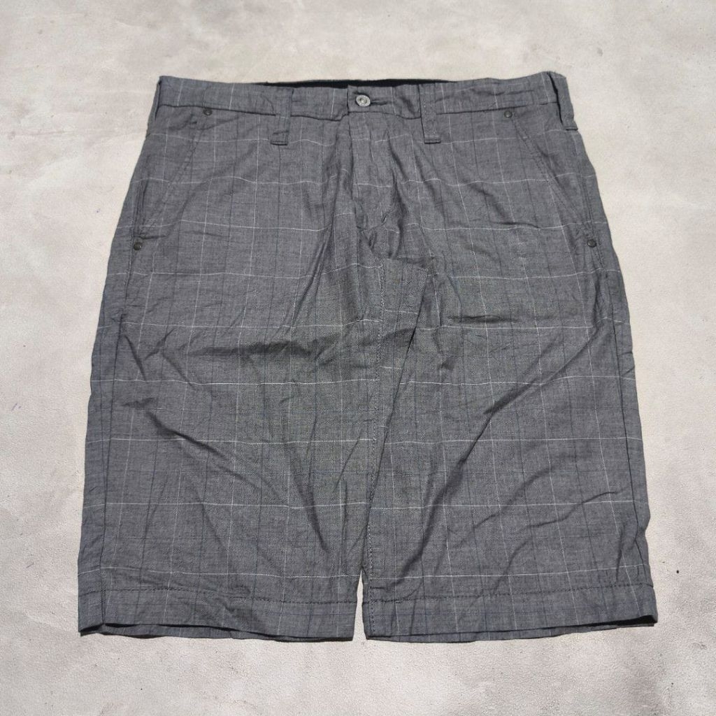 Celana pendek pria Edwin tartan abu