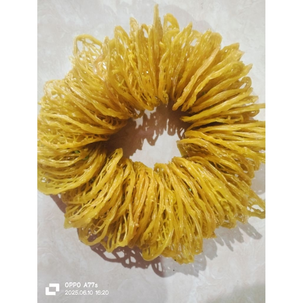 

Kerupuk Mie kuning Mentah Khas Kabupaten Tegal