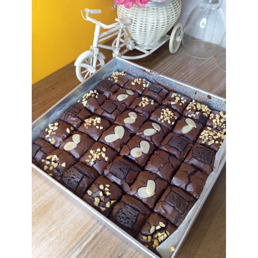 

Fudgy brownies shyni crush size 20x20 original toping mix