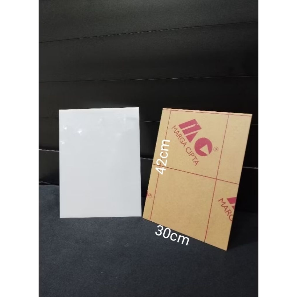 

Lembaran Akrilik Putih susu Tebal 2mm 42cm x 30cm A3