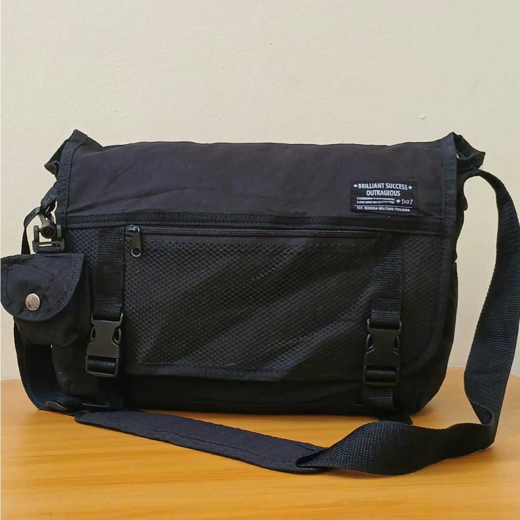 (PRELOVED) SLING BAG KERJA KULIAH & NGANTOR MUAT LAPTOP - UNISEX (PRIA WANITA) BRILLIANT SUCCESS - J