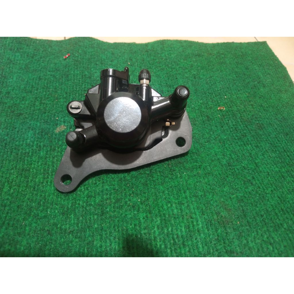 kaliper belakang motor Yamaha NMAX original set kampas ori