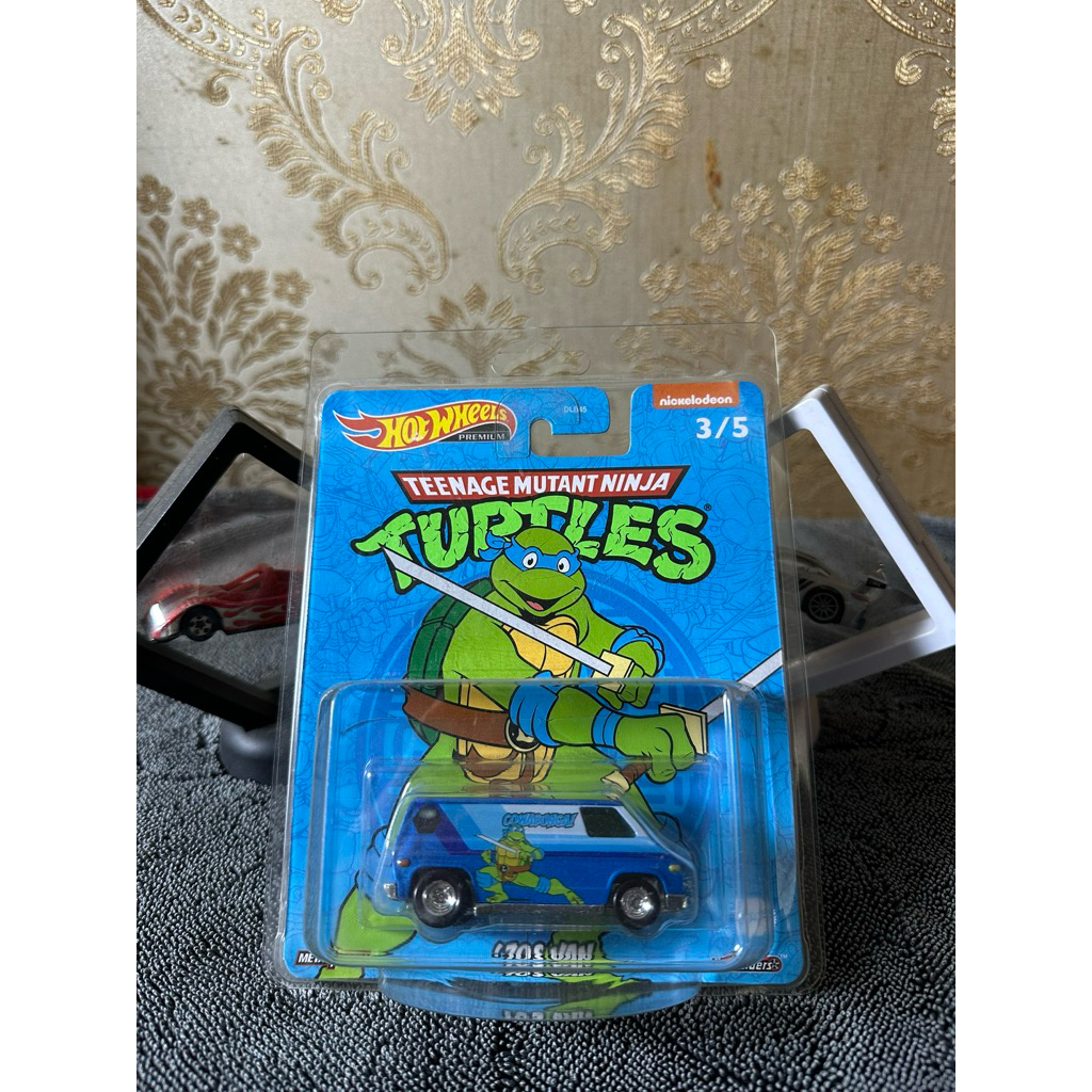 Hot Wheels Premium Tenage Mutant Ninja Turtle 60s Van