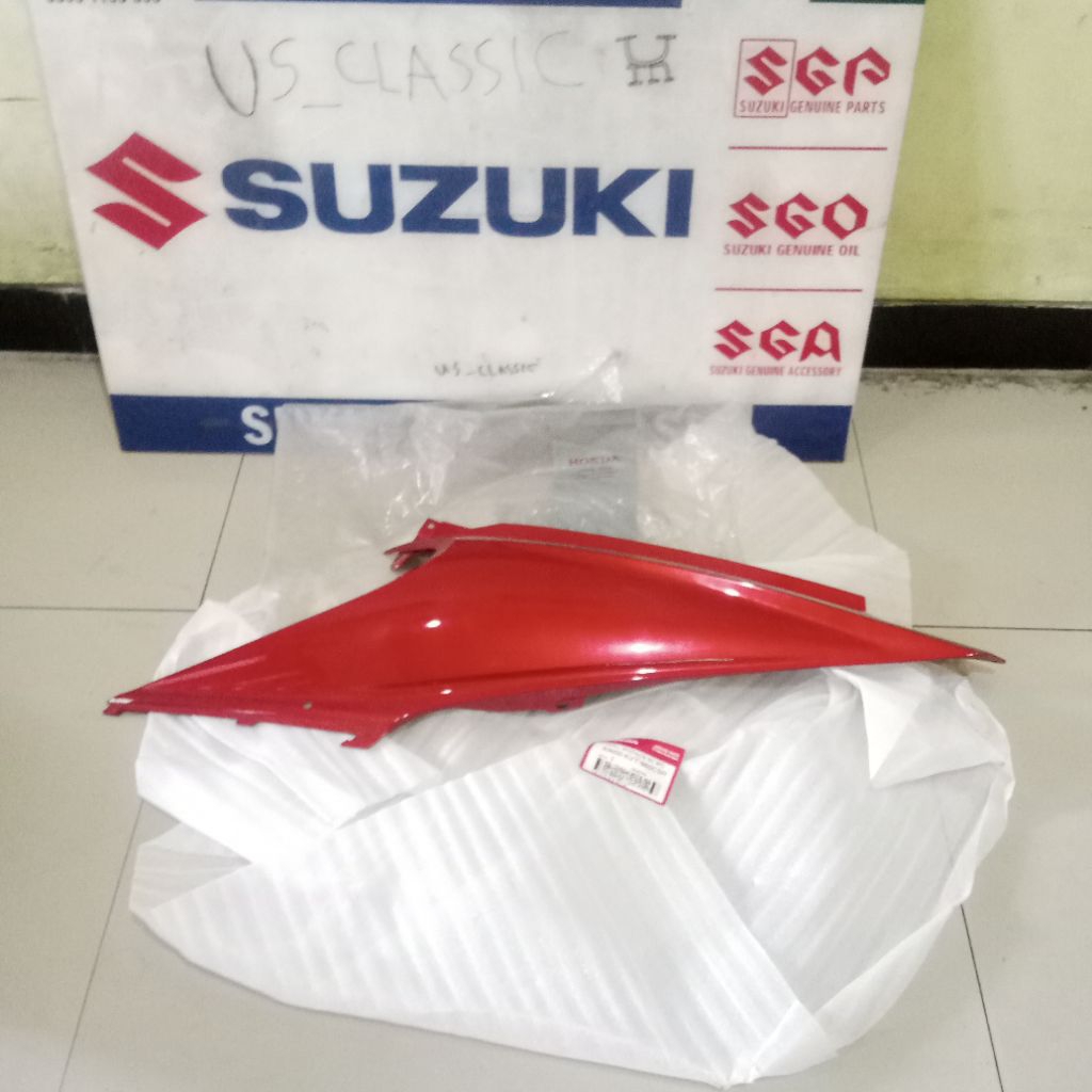 83600KVY960CSR Cover Bodi Body Belakang Bagian Kiri Honda Beat Karbu Karburator Merah Marun Original