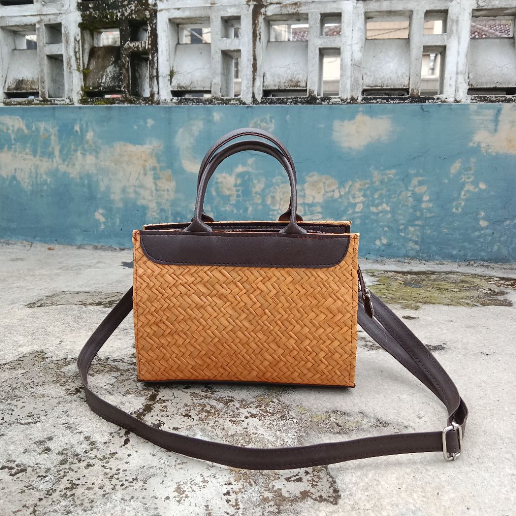 TAS ANYAMAN PANDAN KEPANG / TAS ANYAMAN PANDAN / TAS PANDAN / TAS PANDAN KEPANG KOTAK / TAS SELEMPAN