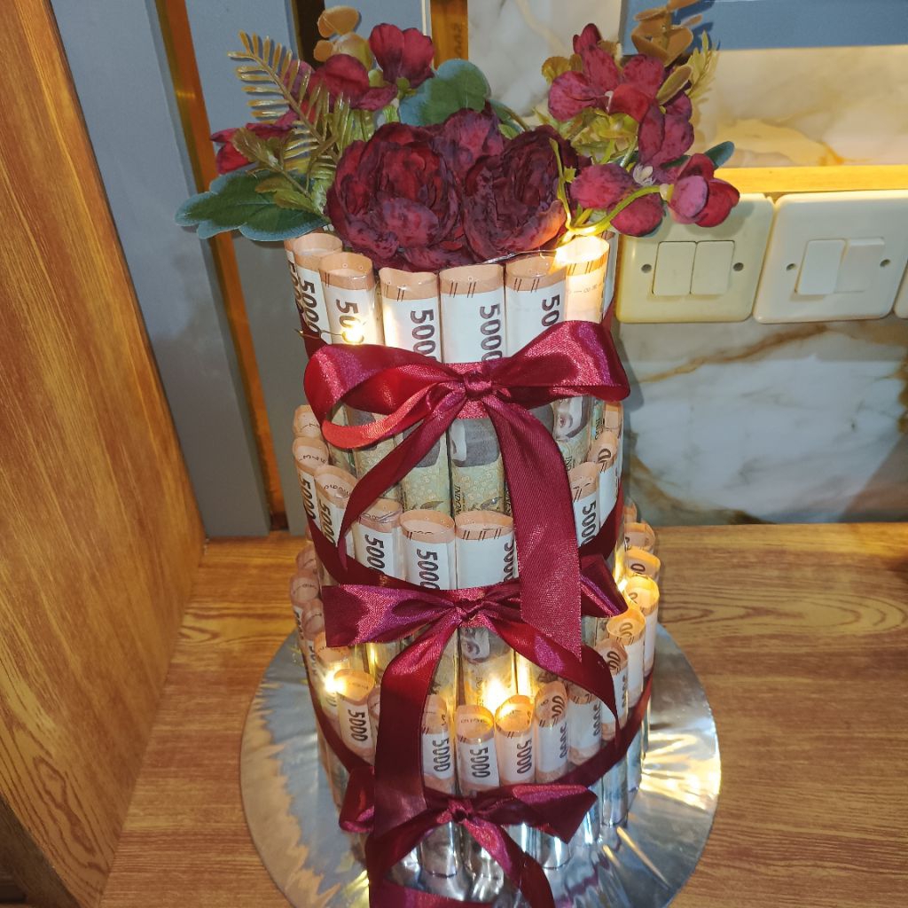 

MONEY CAKE - GIFT - KUE DARI UANG