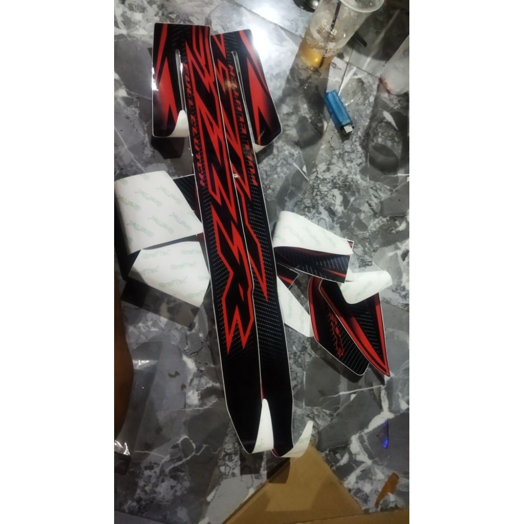 striping fizr decal merah hitam