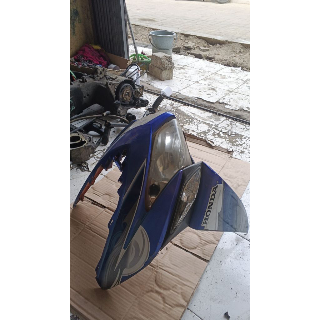 Tameng Set Reflektor Lampu Depan Honda Vario 110 Karbu KVB Original Copotan