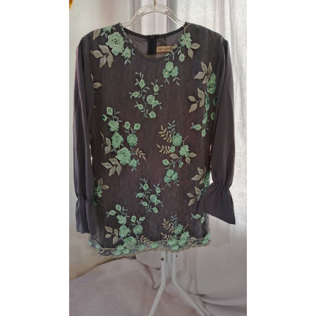 Abinaya oneset (preloved)