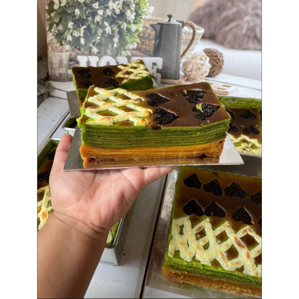 

1/2 loy Lapis legit lumut cheesy prunes (RIJECK)over cook tapi tetap basah uk 8x16cm