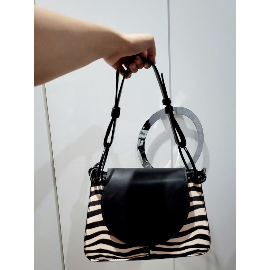 PRELOVED TAS CHARLES AND KEITH CROC CHUNKY