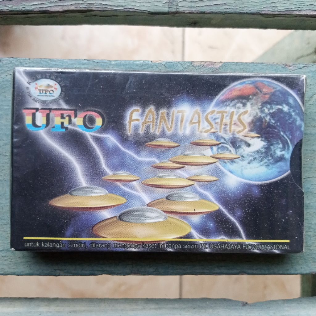 Kaset Pita UFO Fantastis (Segel)