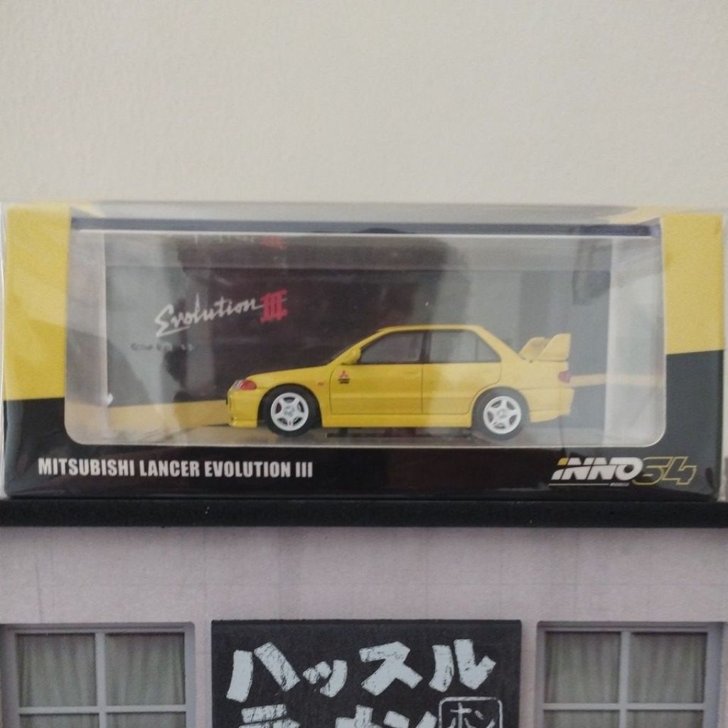 Inno64 Mitsubishi Lancer Evolution III Yellow