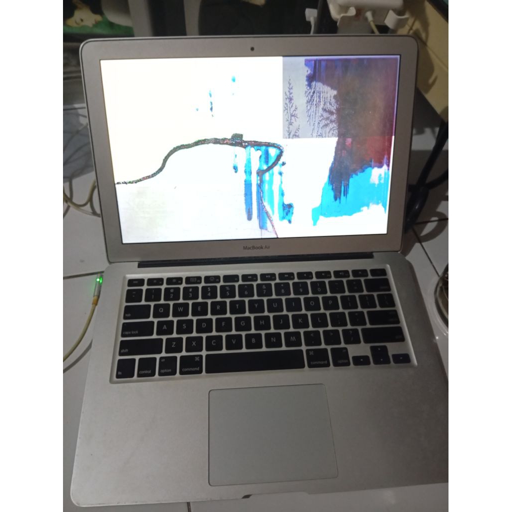 macbook air A 1389 lcd rusak (anggap mati saja ya) keypad masih empuk