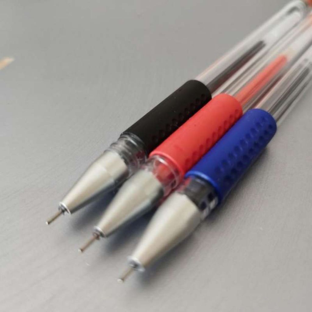 

bolpoin gelpen 0,5mm ujung pena lancip dan lancar buat menulis