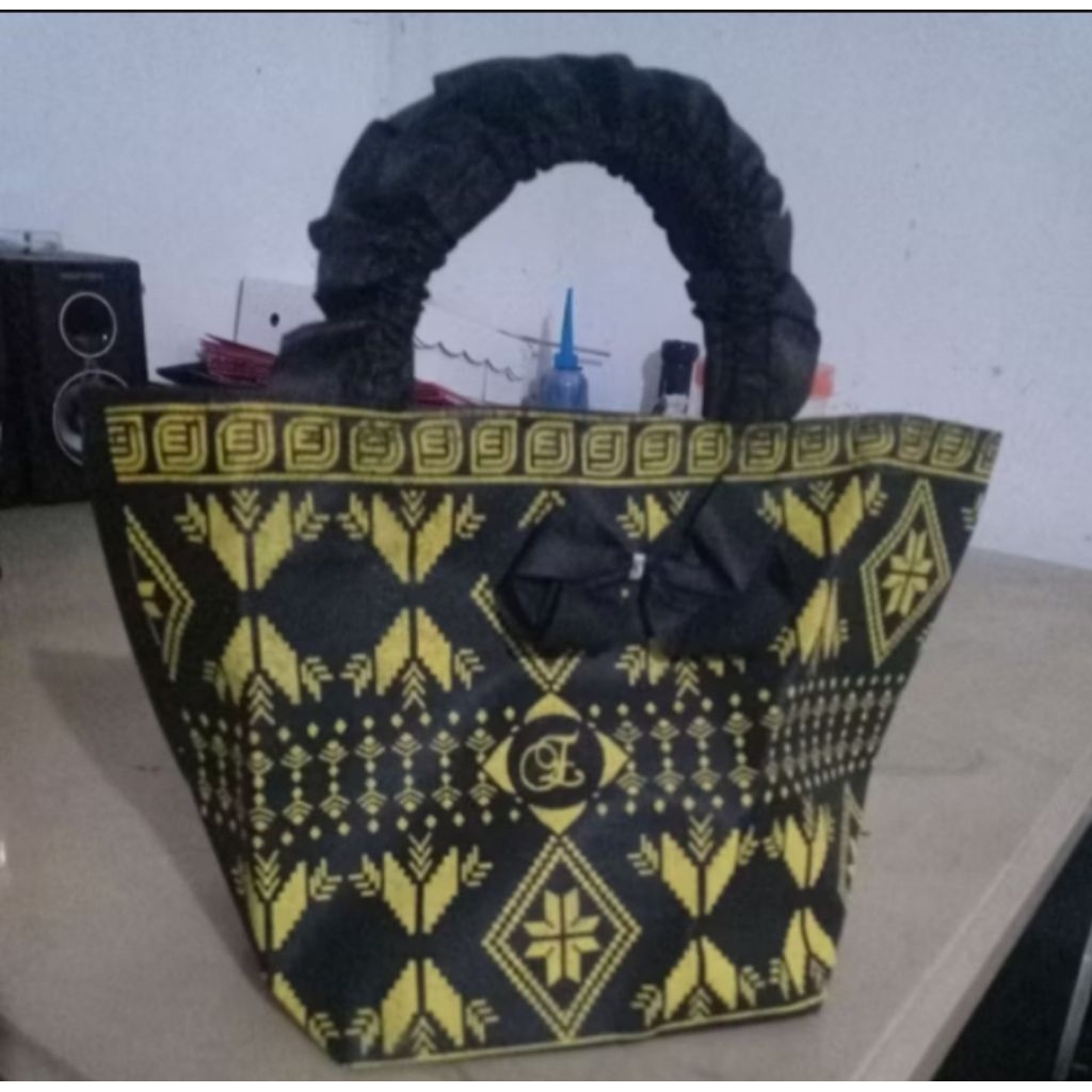 

(1lusin=12pcs) tas hajatan R5 dus kue