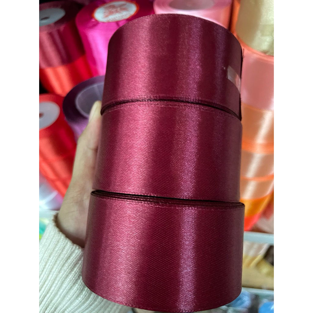 

Pita satin maroon