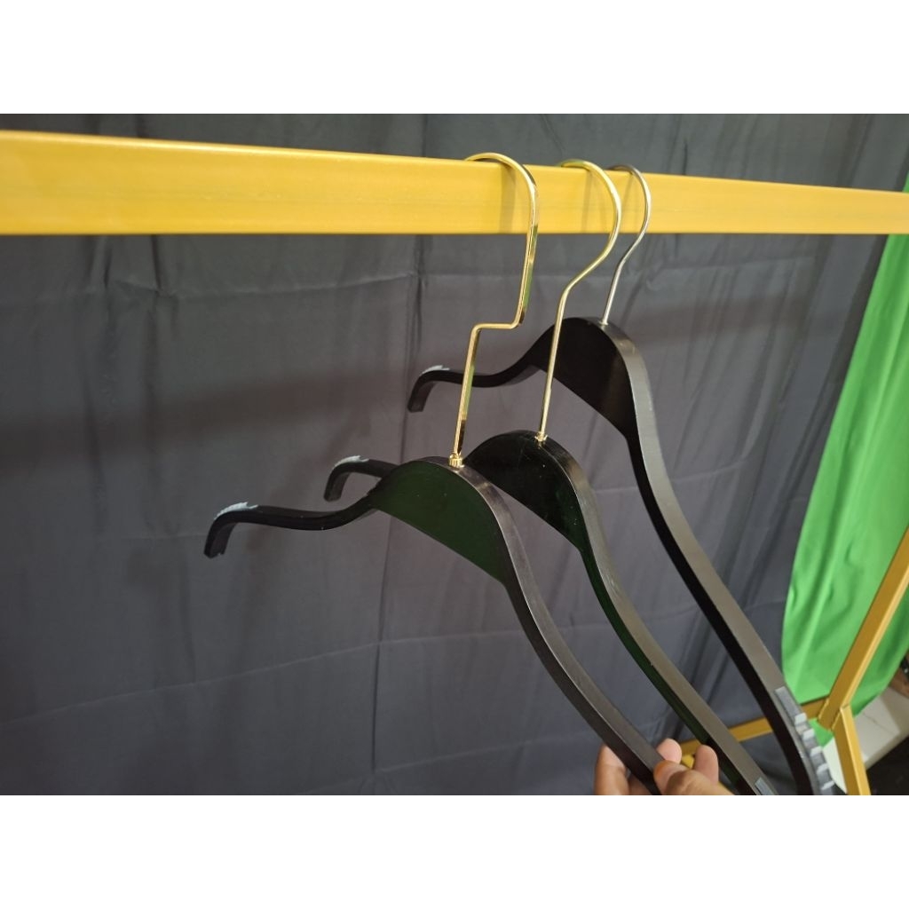 hanger zara/hanger zara hitam/hanger baju wanita/hanger baju atasan/gantungan baju zara/gantungan ba