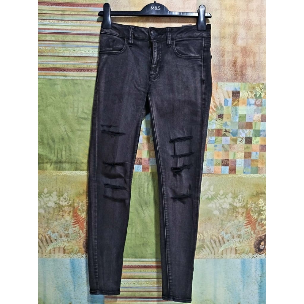 American Eagle Ripped Jeans (women)