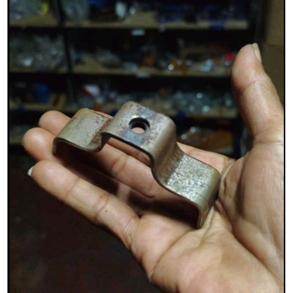 dudukan tangki belakang cb gl100