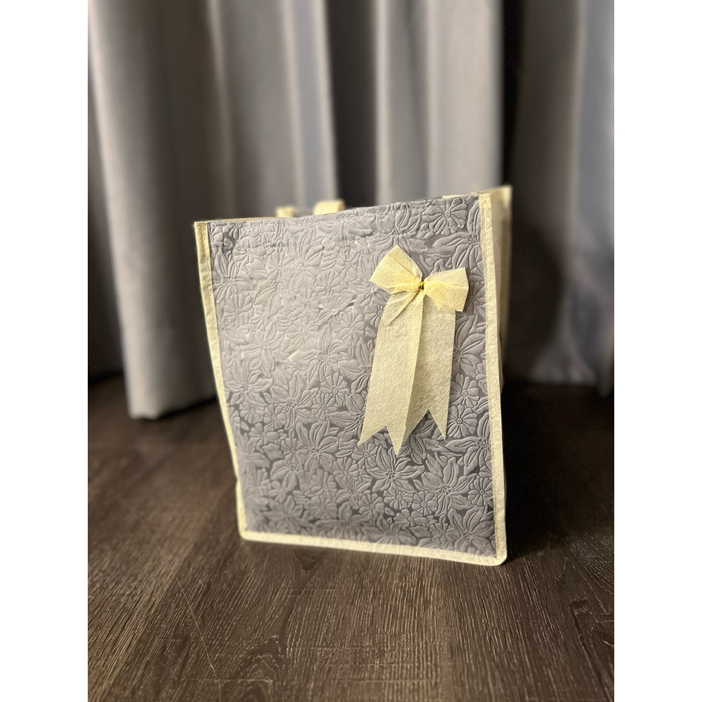 

(1 PACK = 60 PCS) GOODIE BAG HAJATAN MOTIF PITA 22x22 cm TINGGI 28 CM / TAS HAJATAN / TAS NASI BOX / TAS WALIMATUL / TAS WEDDING / TAS RAMAH LINGKUNGAN / TAS SPUNBOND