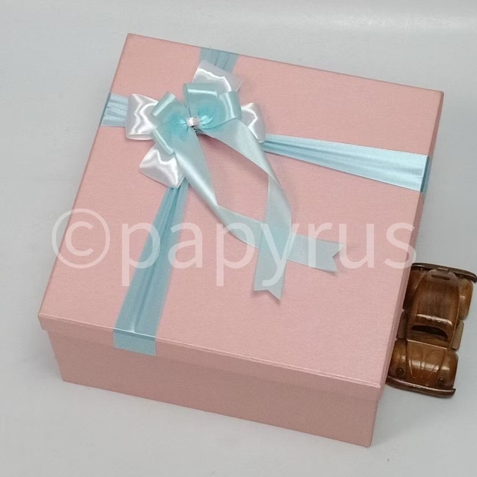 

PAPYRUS 30x30 Tinggi 15cm Kotak Kado Gift Box V3