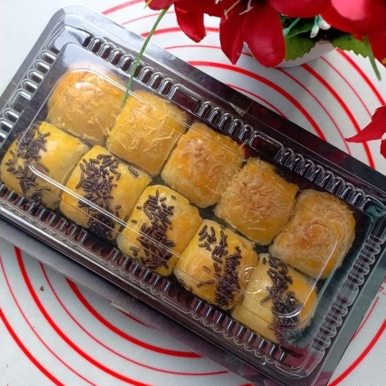 

Destiny Bakery - Bolen Lapis Premium | Pisang Coklat / Coklat Keju / Keju / Coklat | Oleh-oleh Kekinian