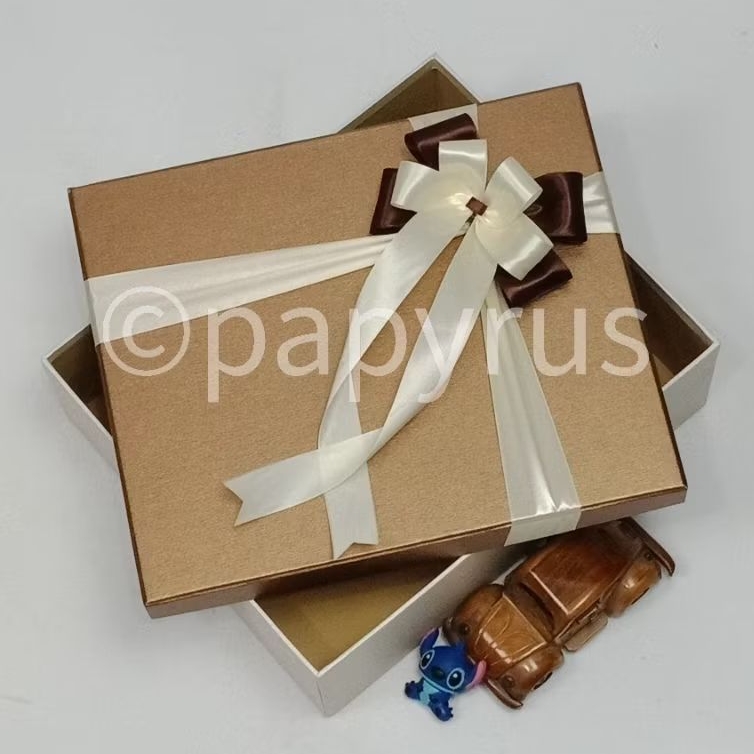 

PAPYRUS Kombinasi 25x30 Tinggi 5cm Kotak Kado Gift Box V1
