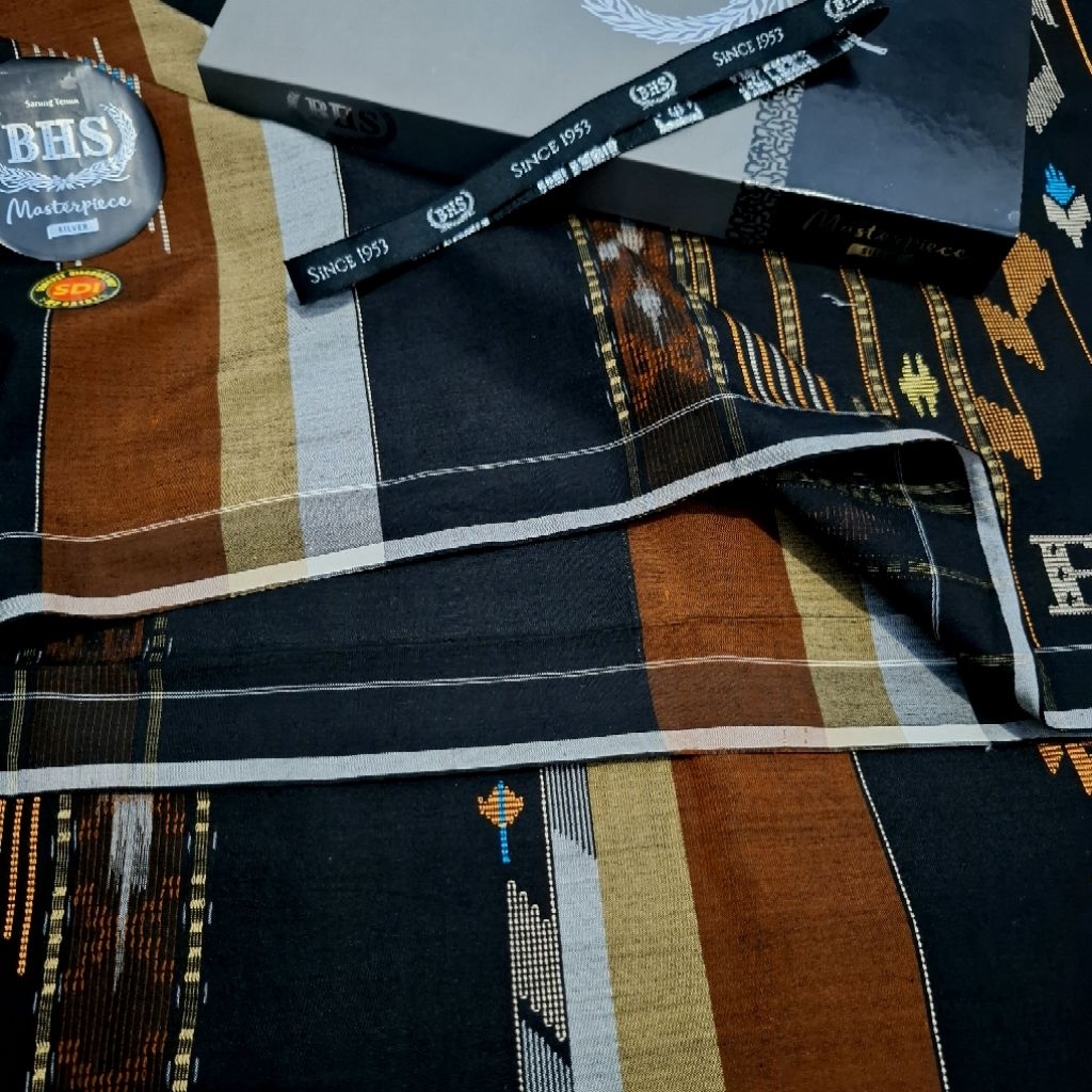 Sarung BHS Masterpiece SDI Silver Lawas Sutra Spunsilk Songket Timbul ATBM Limited