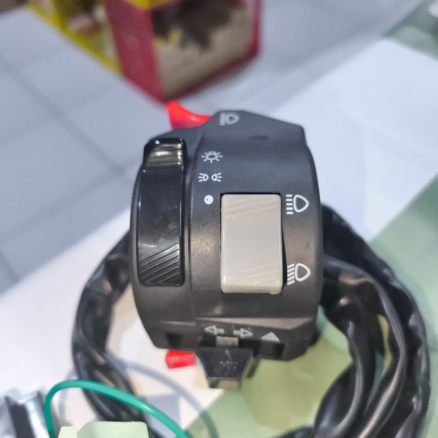 Sakral Kiri Motor Yamaha Vixion Model HAZARD