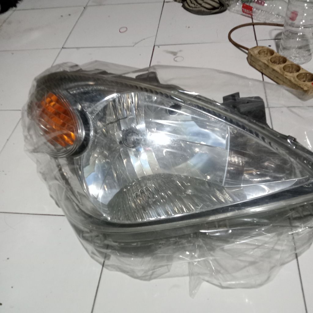 Headlamp Lampu Depan Avanza Xenia 2010