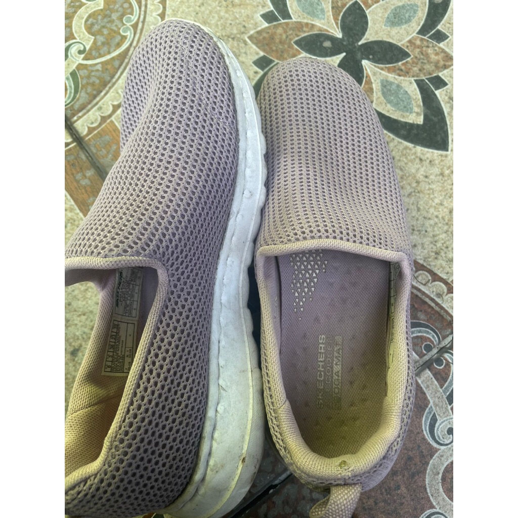 Preloved Sepatu Skecher Wanita