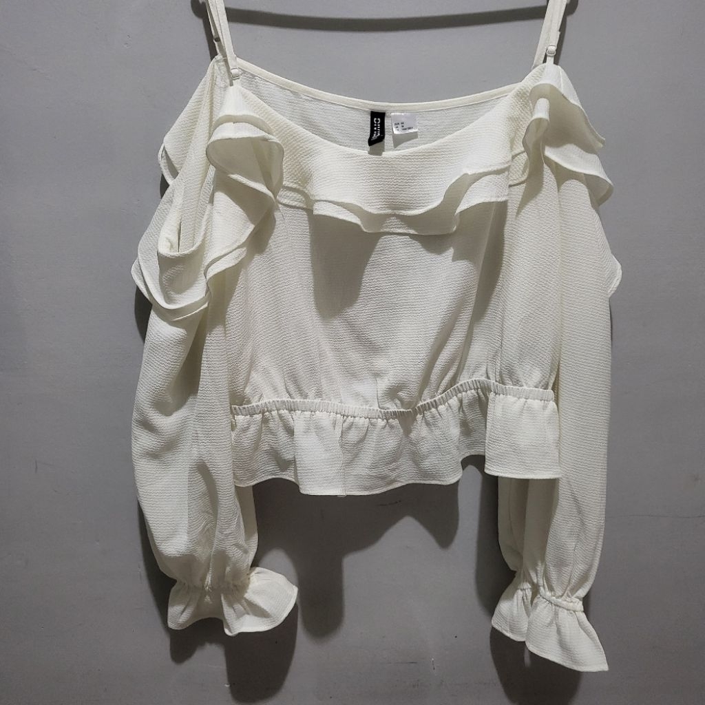 H&M HnM Top Strapped Off Shoulder Sexy Cute White Polos Preloved
