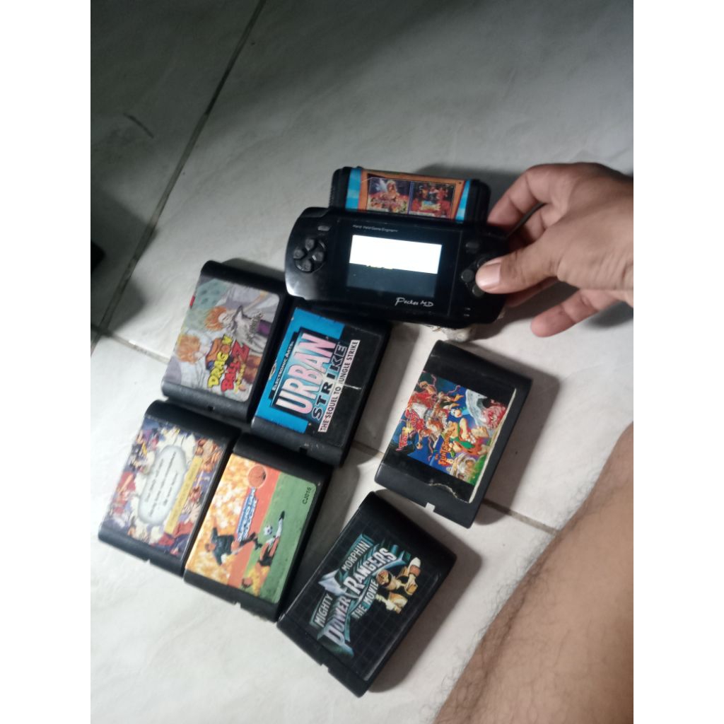 Sega pocket md beserta kaset seganya (tanpa charger)