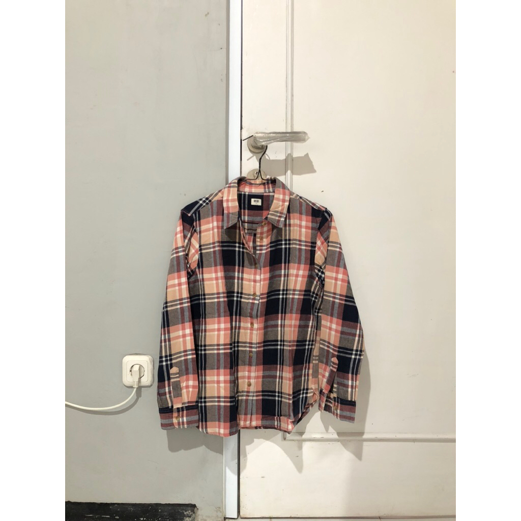 PRELOVED  Kemeja Flanel Uniqlo  PRELOVED