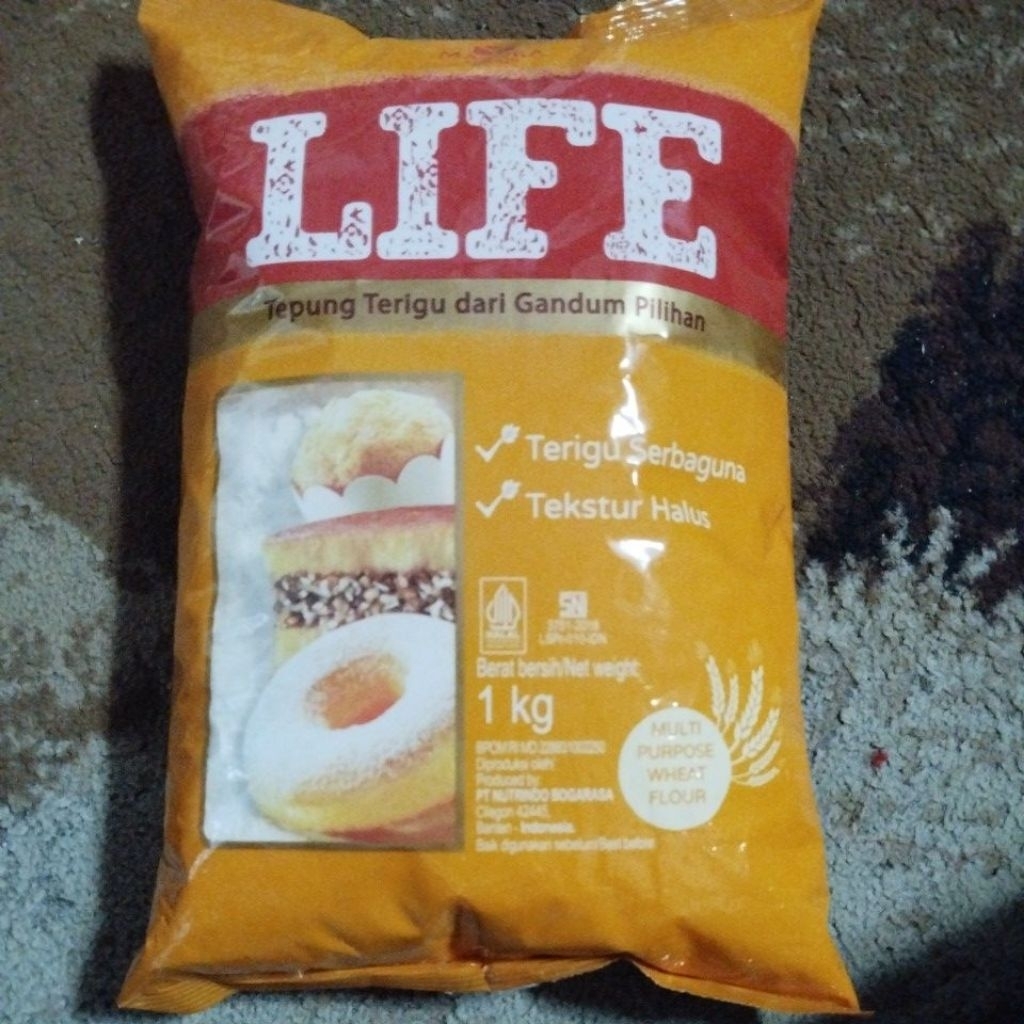 

tepung terigu 1 kg
