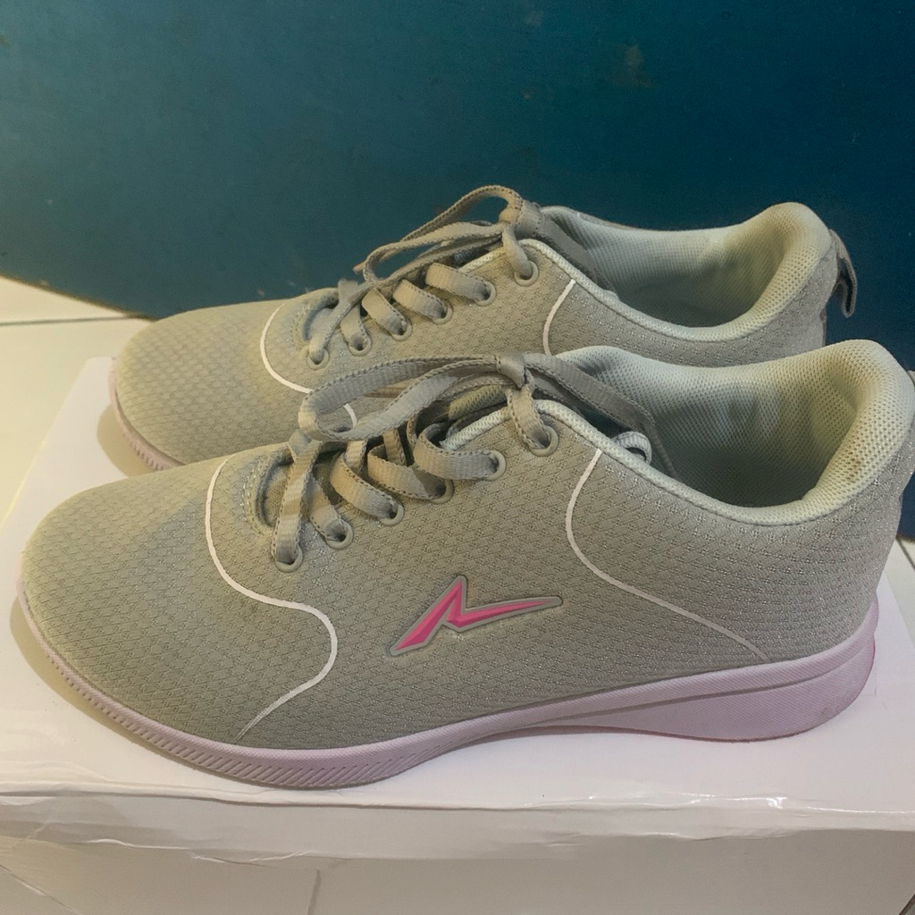 Sepatu Sport Wanita Ando size 38