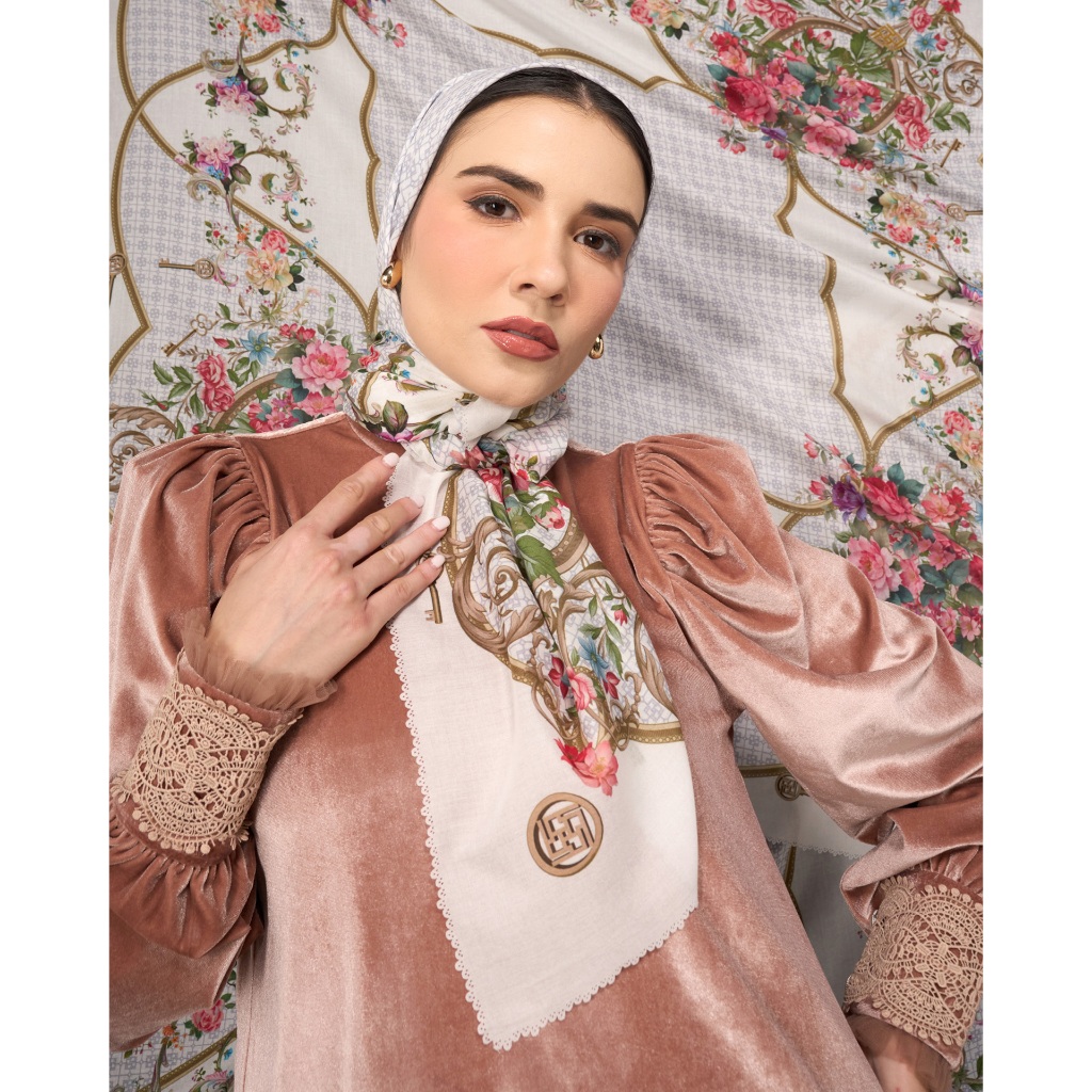 IVAN GUNAWAN - Micheline White Scarf Hijab Motif Segi Empat ORIGINAL By IVAN GUNAWAN