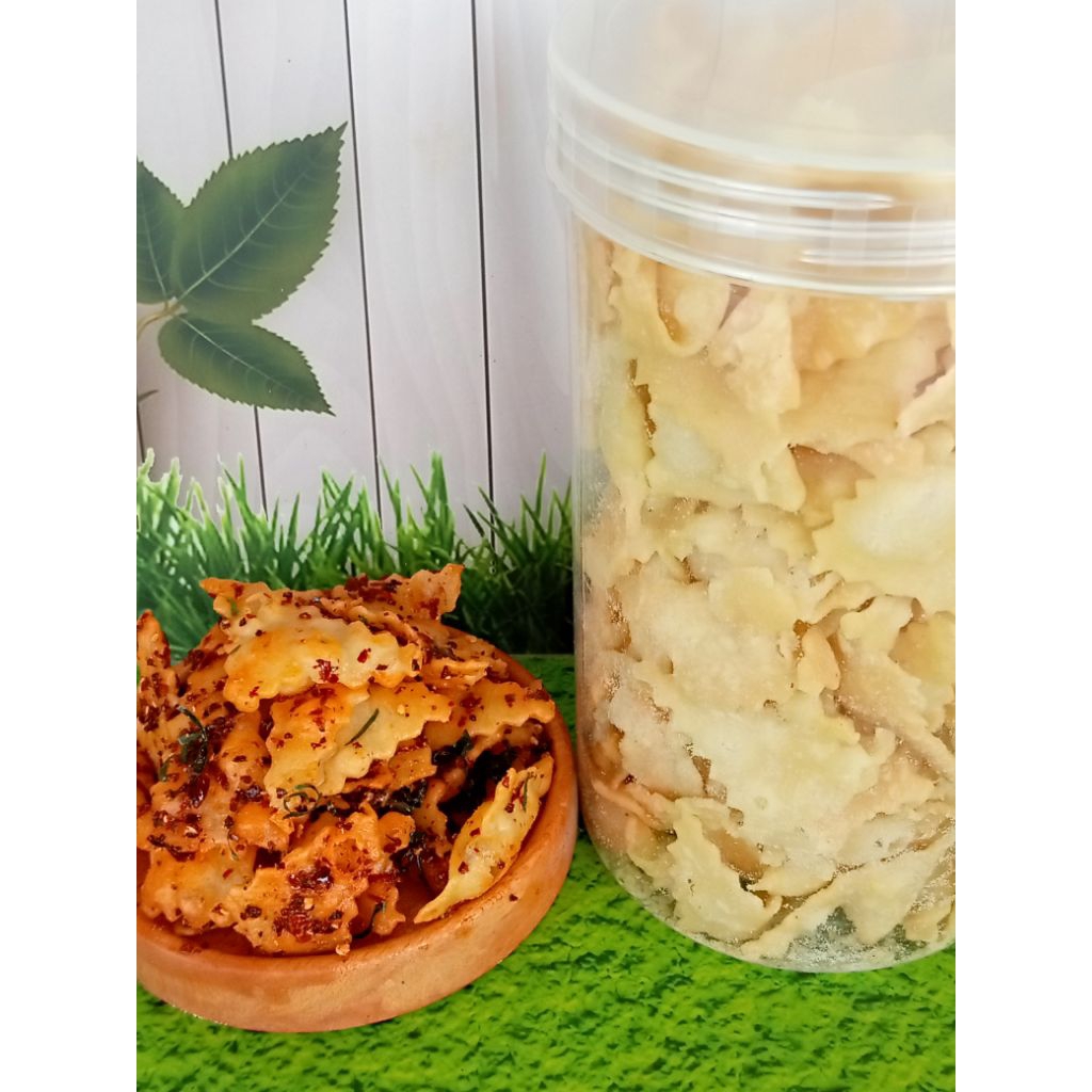 

keripik pangsit/keripik bawang pedas daun jeruk