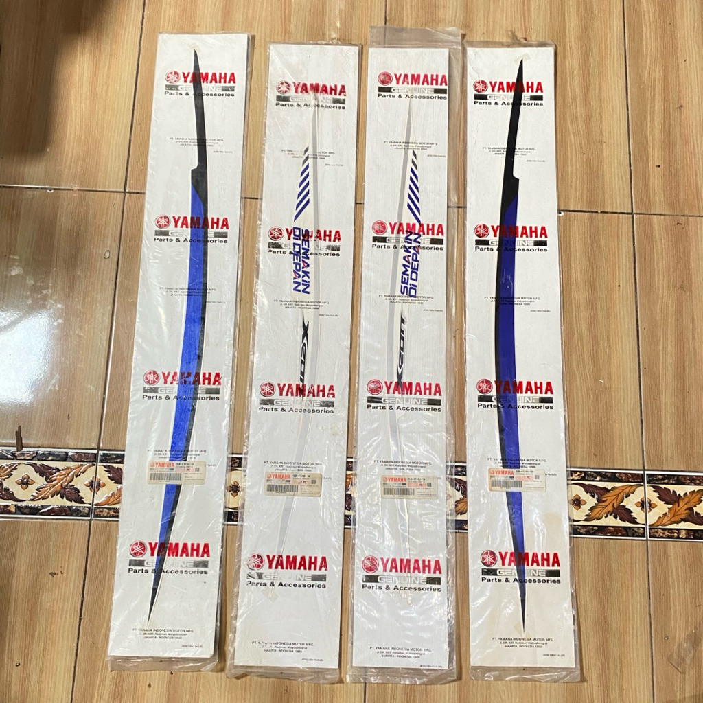 Striping stiker bagian Body belakang Yamaha Xeon RC 2013 GP series original YGP