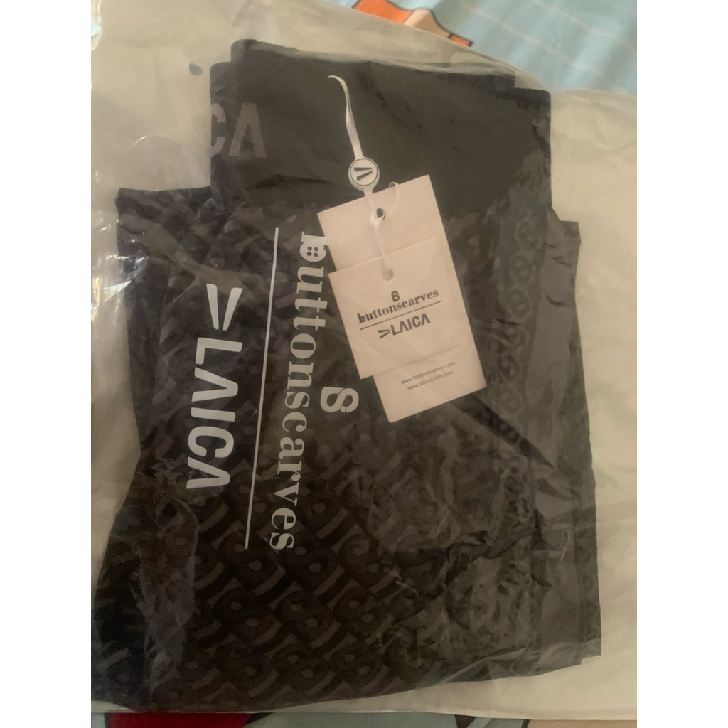 LAICA X BUTTONSCARVES SET JOGER NEW