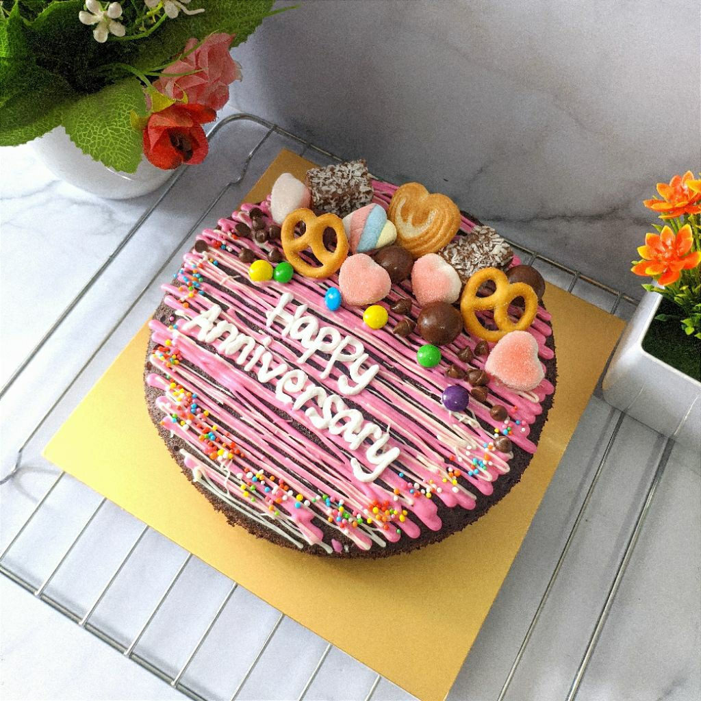 

KUE TART ULANG TAHUN BULAT DIAMETER 18CM PINK BROWNIES KUKUS COOKIES KUE ULTAH HBD HAPPY BDAY ANNIVERSARY BIRTHDAY CAKE
