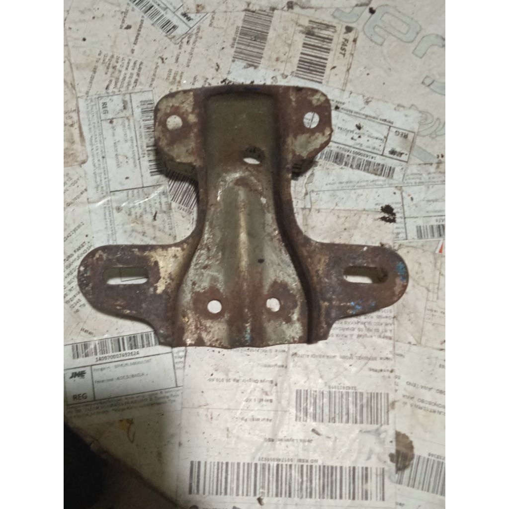 breket dudukan lampu stop Yamaha v75