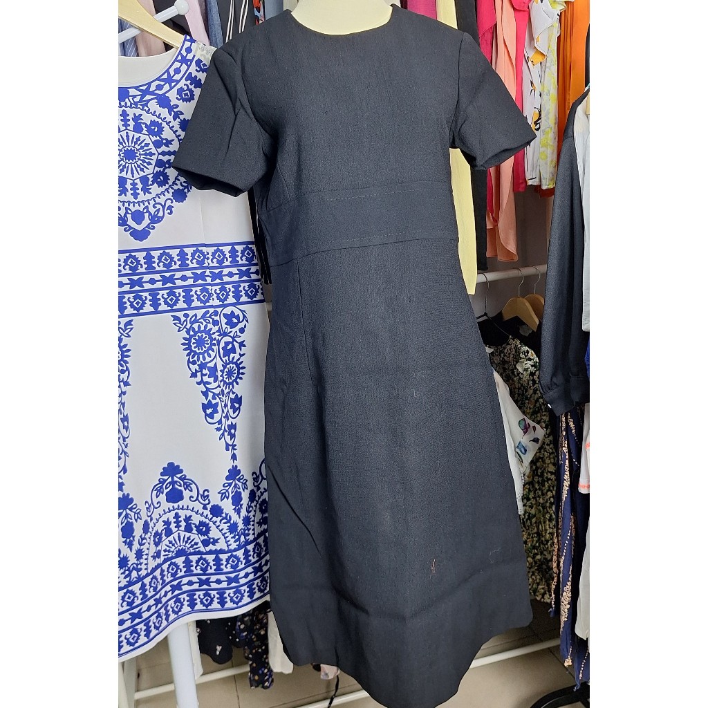 Gaun Dress Hitam Polos Lengan Pendek